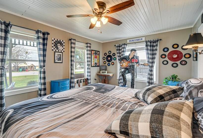 Retro Retreat In Llano W/ Screened Porch!