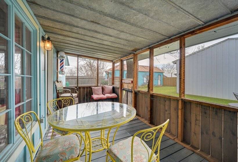 Retro Retreat In Llano W/ Screened Porch!