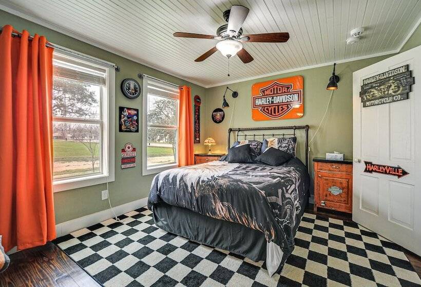 Retro Retreat In Llano W/ Screened Porch!