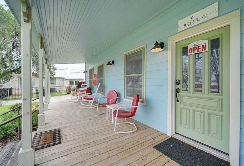 Retro Retreat In Llano W/ Screened Porch!