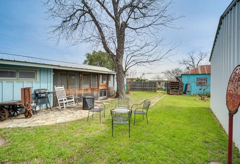 Retro Retreat In Llano W/ Screened Porch!
