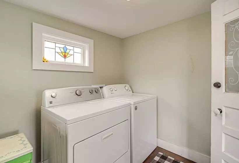 Retro Retreat In Llano W/ Screened Porch!