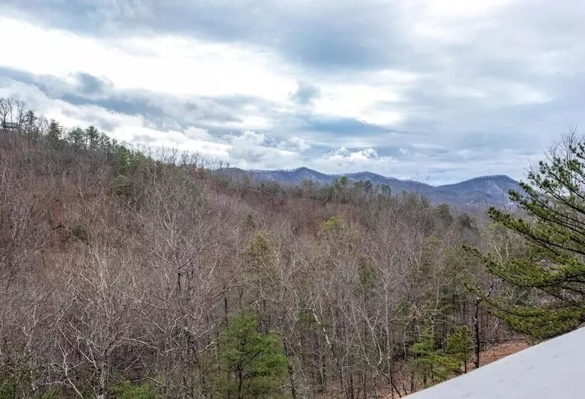 Cabin W/ Mountain Views, Hot Tub & Game Room!