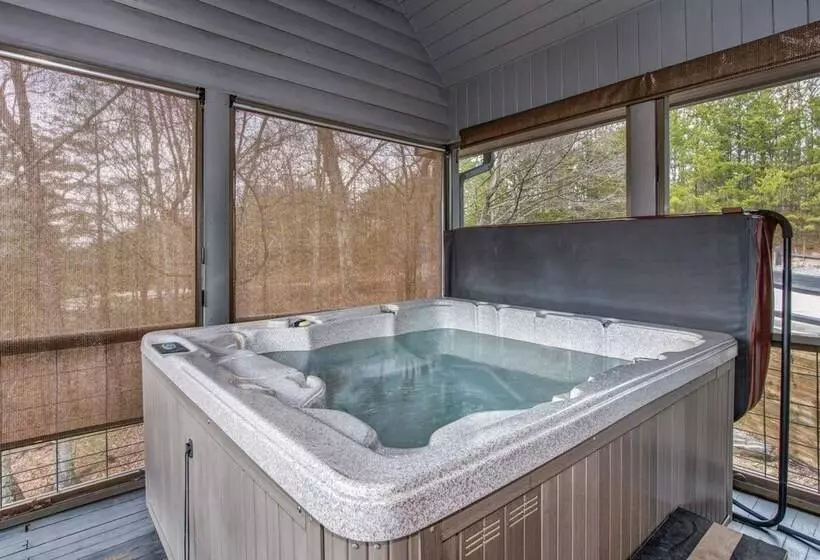 Cabin W/ Mountain Views, Hot Tub & Game Room!