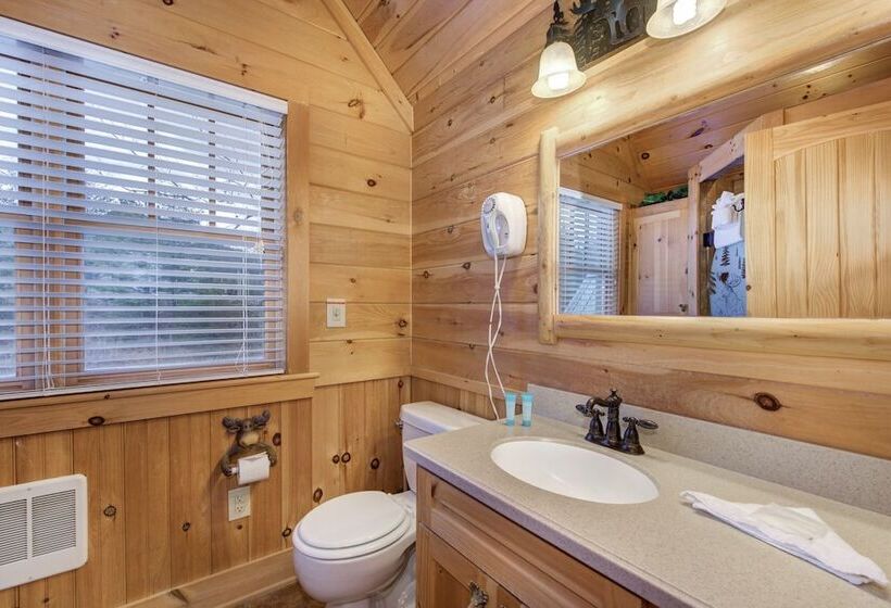 Cabin W/ Mountain Views, Hot Tub & Game Room!