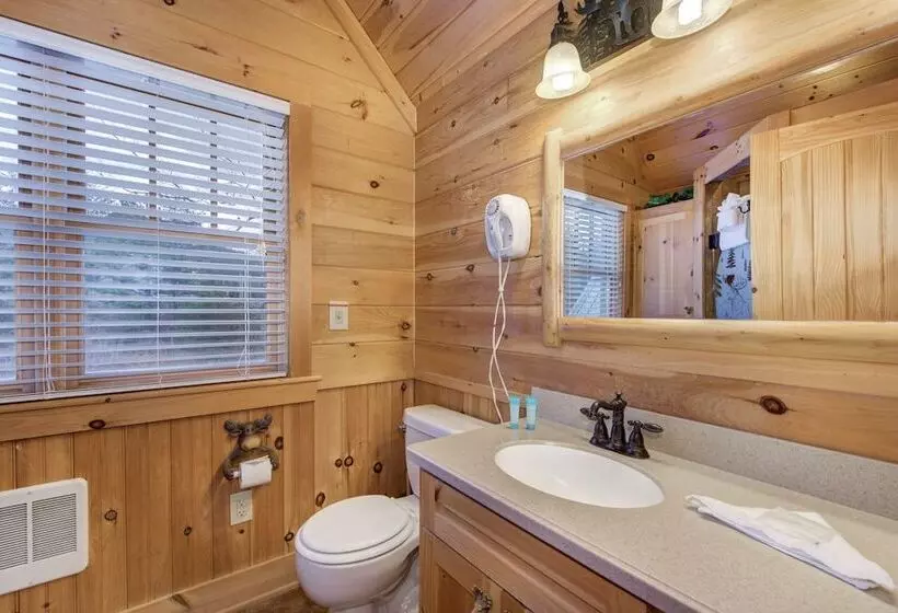 Cabin W/ Mountain Views, Hot Tub & Game Room!