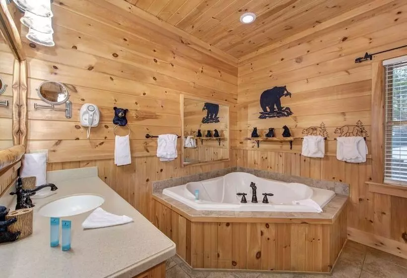 Cabin W/ Mountain Views, Hot Tub & Game Room!