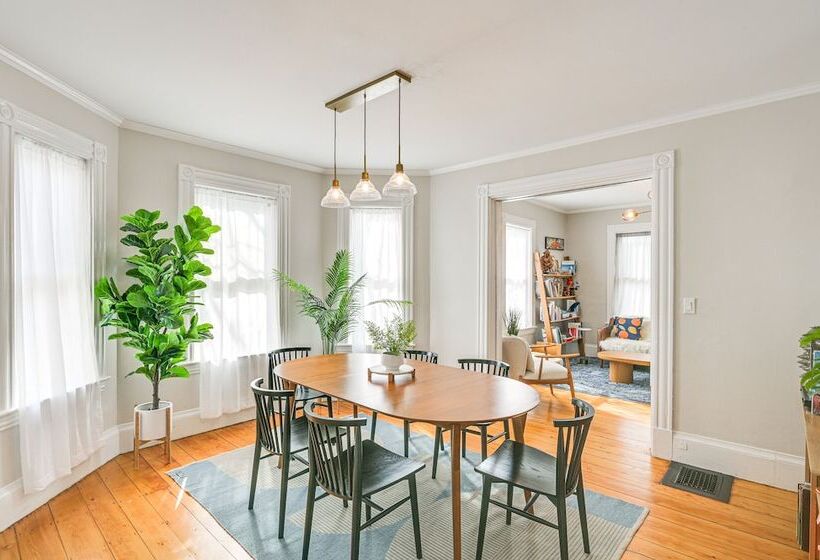Bright & Pet Friendly Home: 2 Mi To Harvard Square