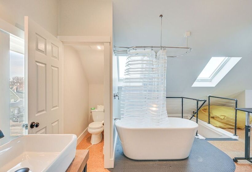 Bright & Pet Friendly Home: 2 Mi To Harvard Square