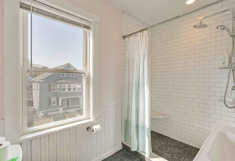 Bright & Pet Friendly Home: 2 Mi To Harvard Square