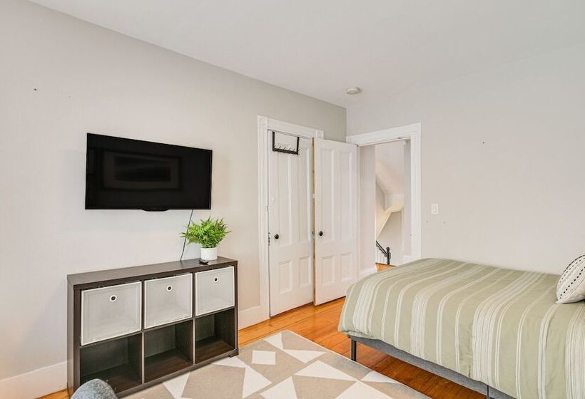 Bright & Pet Friendly Home: 2 Mi To Harvard Square