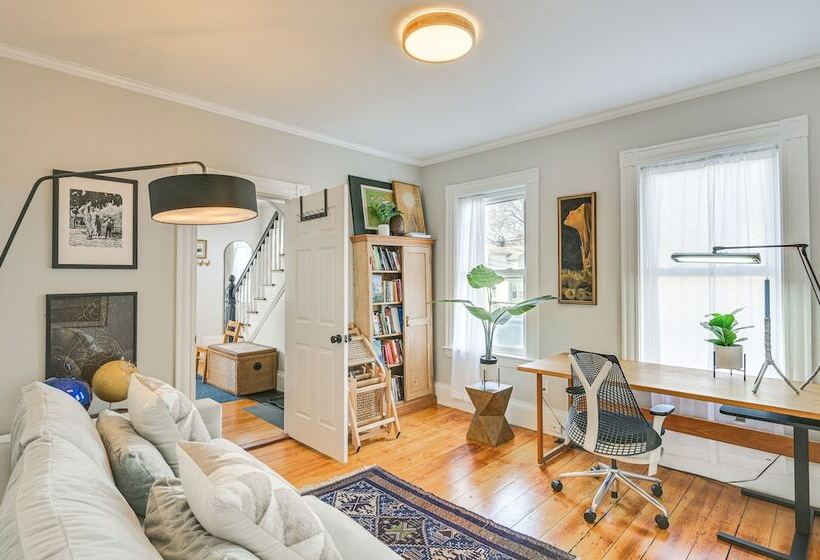 Bright & Pet Friendly Home: 2 Mi To Harvard Square
