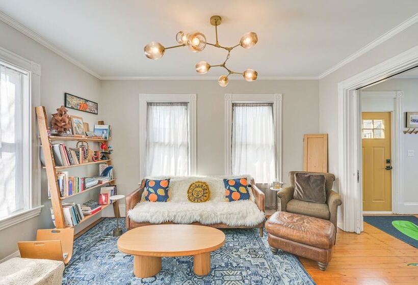 Bright & Pet Friendly Home: 2 Mi To Harvard Square