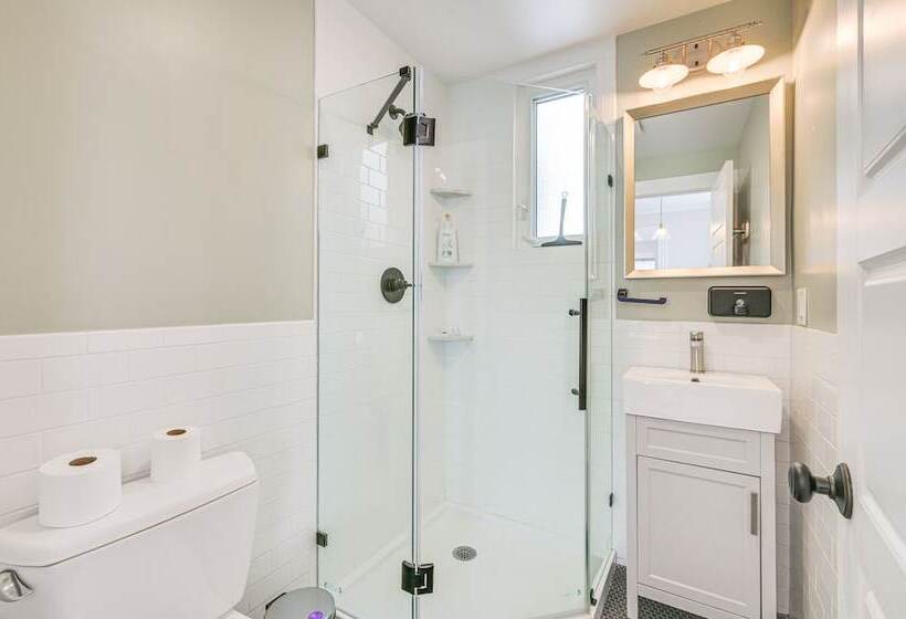 Bright & Pet Friendly Home: 2 Mi To Harvard Square