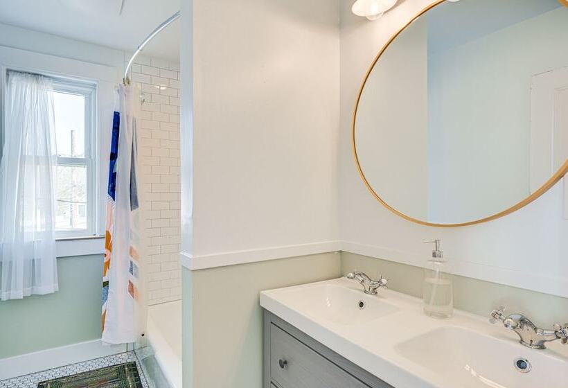 Bright & Pet Friendly Home: 2 Mi To Harvard Square