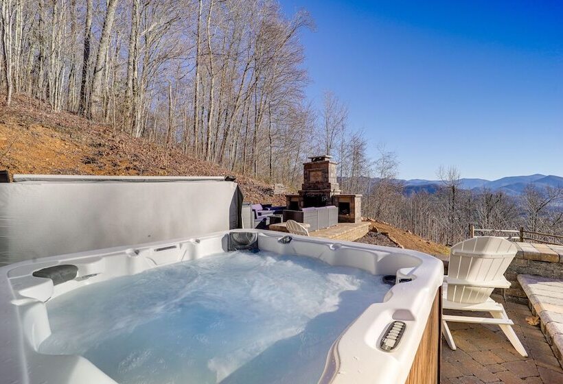 Burnsville Retreat W/ Hot Tub & Mountain Views!