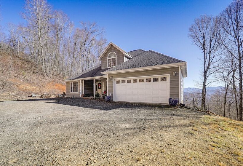 Burnsville Retreat W/ Hot Tub & Mountain Views!