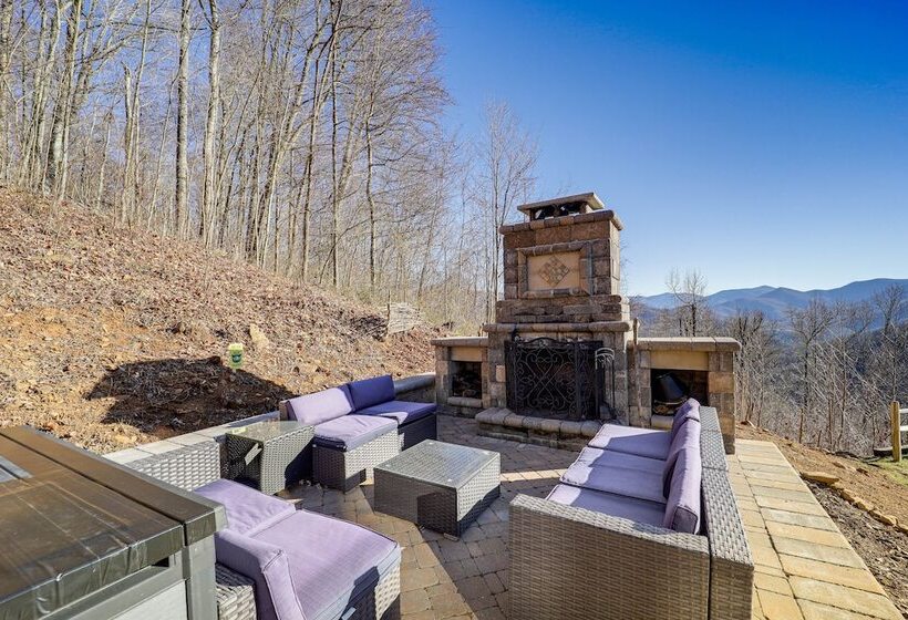 Burnsville Retreat W/ Hot Tub & Mountain Views!