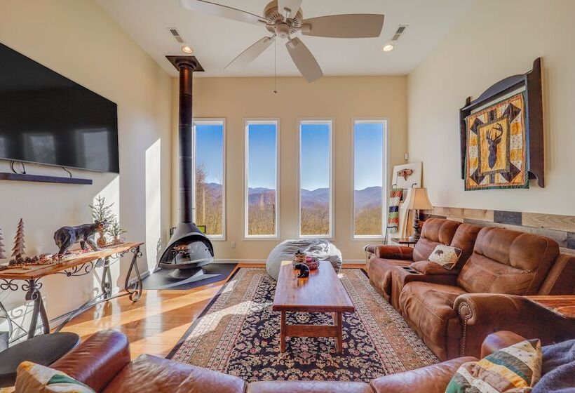 Burnsville Retreat W/ Hot Tub & Mountain Views!