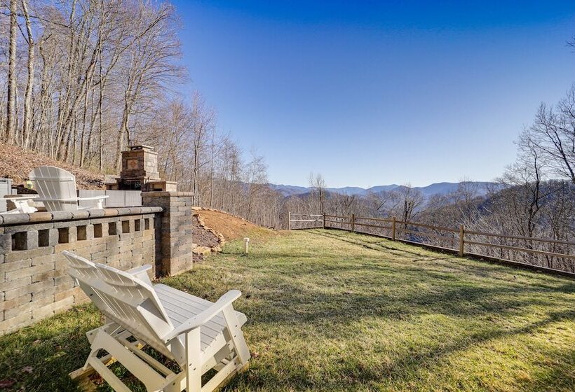 Burnsville Retreat W/ Hot Tub & Mountain Views!