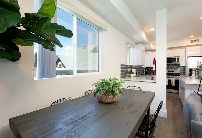 Downtown Darling By Avantstay Rooftop Deck, View