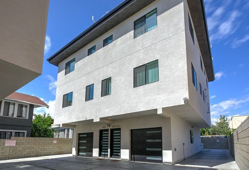 Downtown Darling By Avantstay Rooftop Deck, View