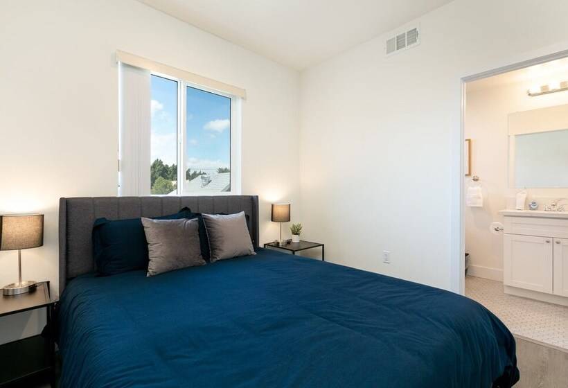 Downtown Darling By Avantstay Rooftop Deck, View