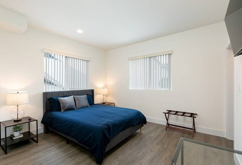 Downtown Darling By Avantstay Rooftop Deck, View