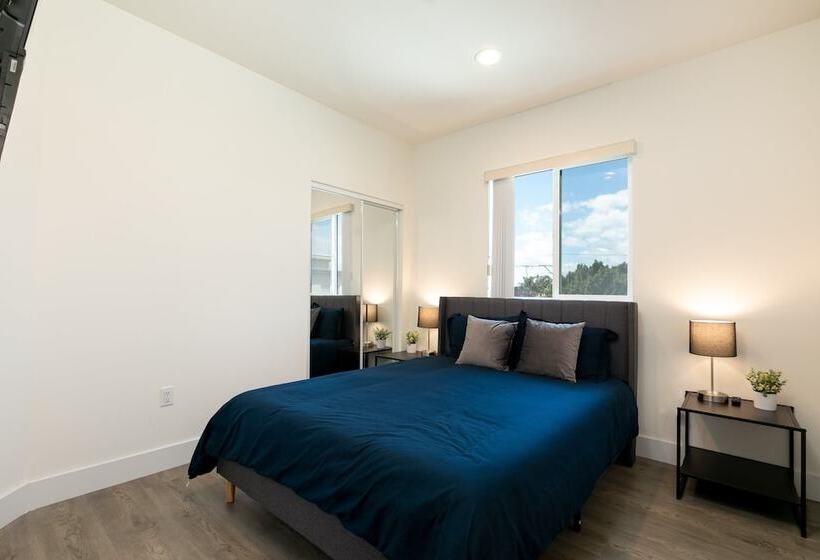 Downtown Darling By Avantstay Rooftop Deck, View