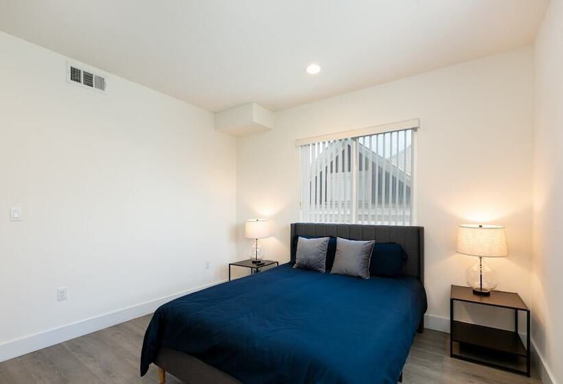 Downtown Darling By Avantstay Rooftop Deck, View