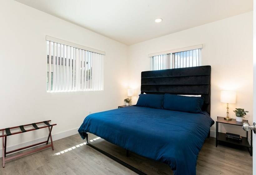 Downtown Darling By Avantstay Rooftop Deck, View