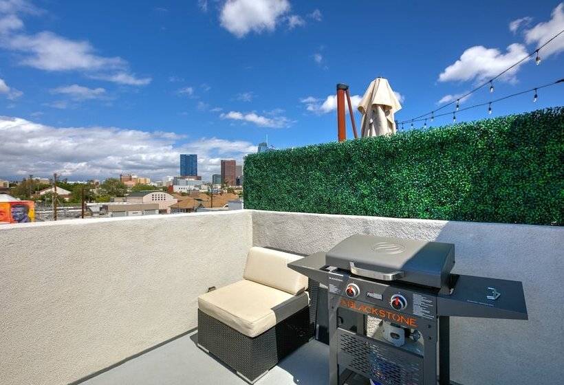 Downtown Darling By Avantstay Rooftop Deck, View