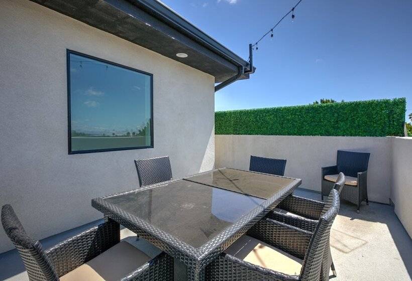 Downtown Darling By Avantstay Rooftop Deck, View