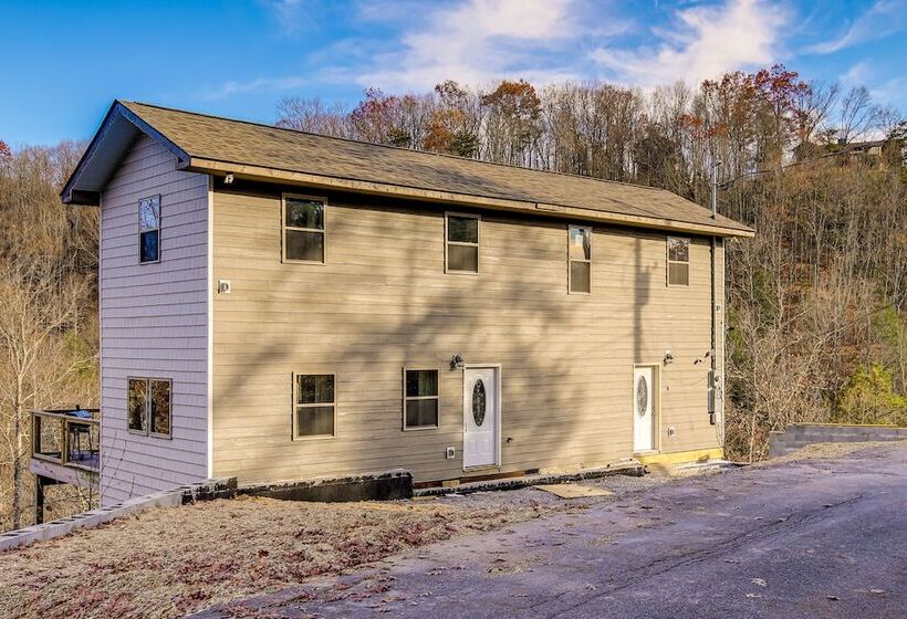 Gatlinburg Cabin W/ Game Room, Hot Tub & Mtn Views
