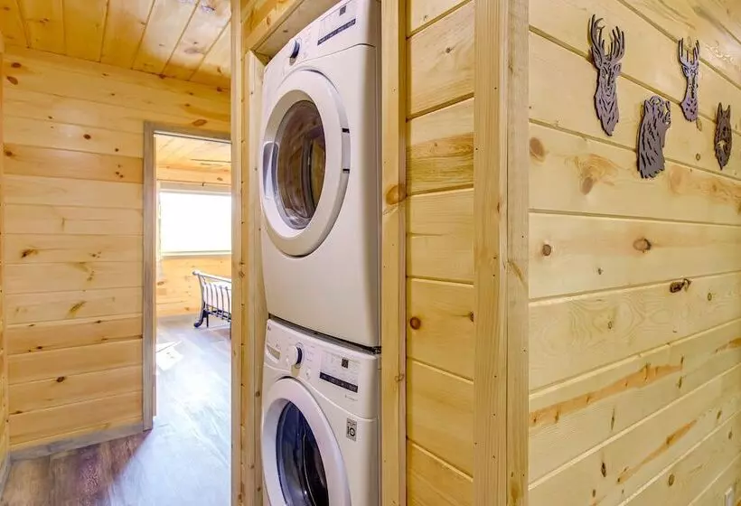 Gatlinburg Cabin W/ Game Room, Hot Tub & Mtn Views