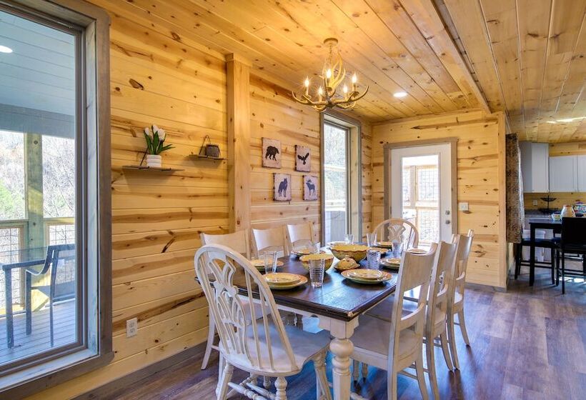 Gatlinburg Cabin W/ Game Room, Hot Tub & Mtn Views