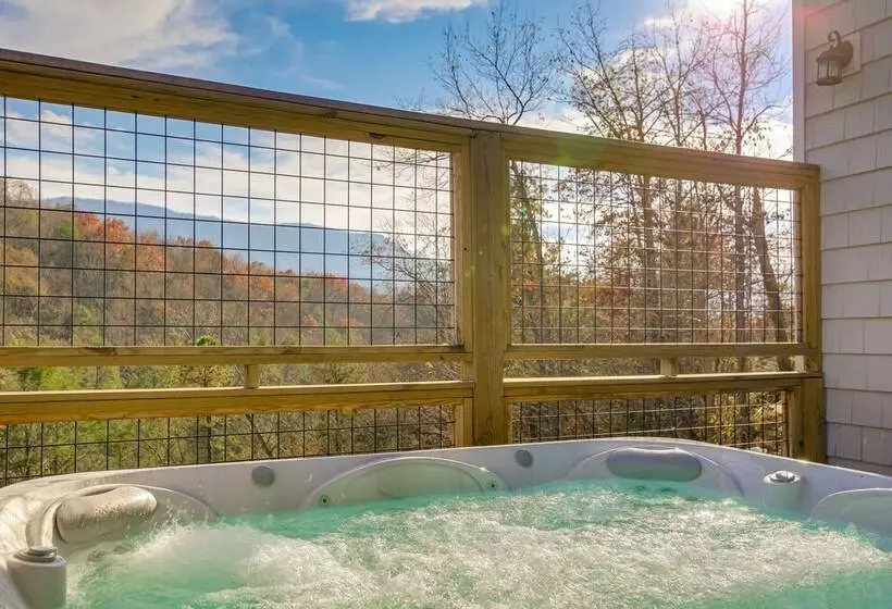 Gatlinburg Cabin W/ Game Room, Hot Tub & Mtn Views