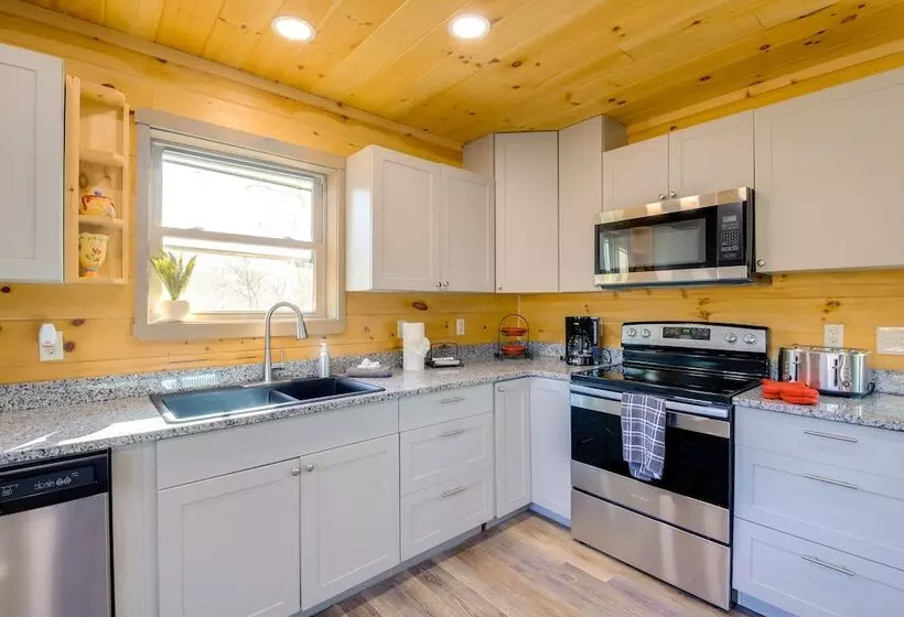 Gatlinburg Cabin W/ Game Room, Hot Tub & Mtn Views