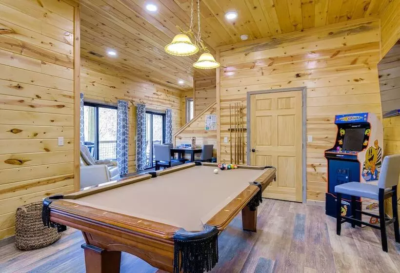 Gatlinburg Cabin W/ Game Room, Hot Tub & Mtn Views