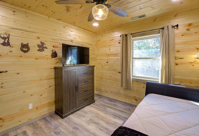Gatlinburg Cabin W/ Game Room, Hot Tub & Mtn Views