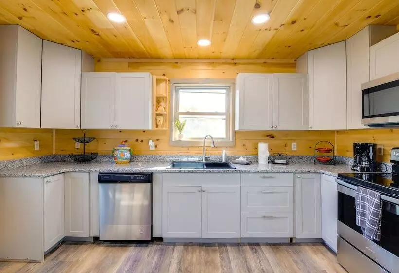 Gatlinburg Cabin W/ Game Room, Hot Tub & Mtn Views