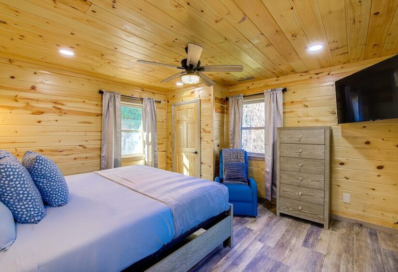 Gatlinburg Cabin W/ Game Room, Hot Tub & Mtn Views