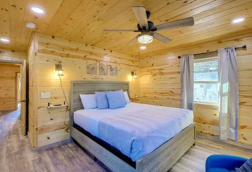 Gatlinburg Cabin W/ Game Room, Hot Tub & Mtn Views
