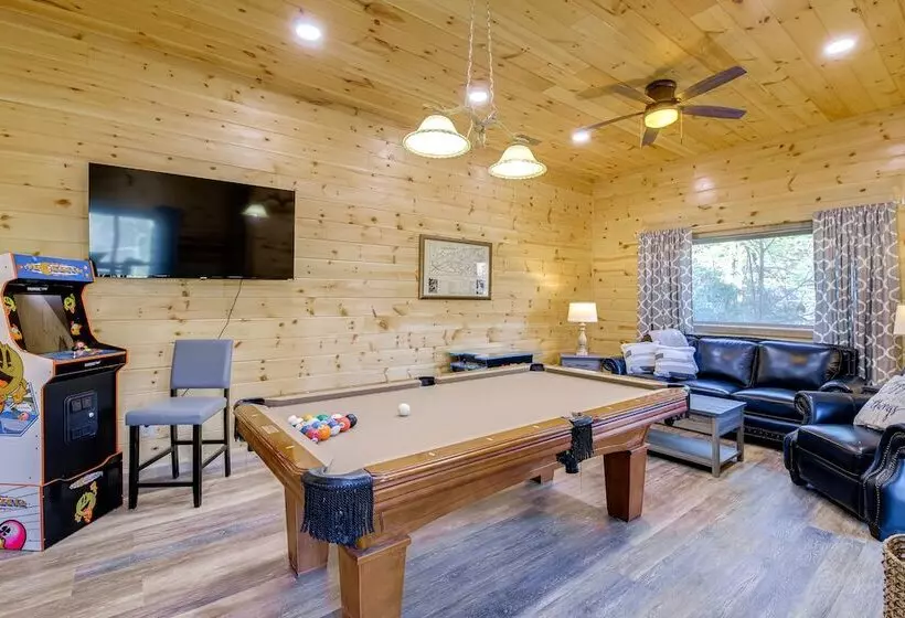 Gatlinburg Cabin W/ Game Room, Hot Tub & Mtn Views