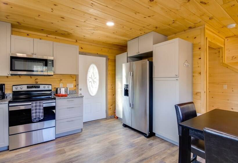 Gatlinburg Cabin W/ Game Room, Hot Tub & Mtn Views