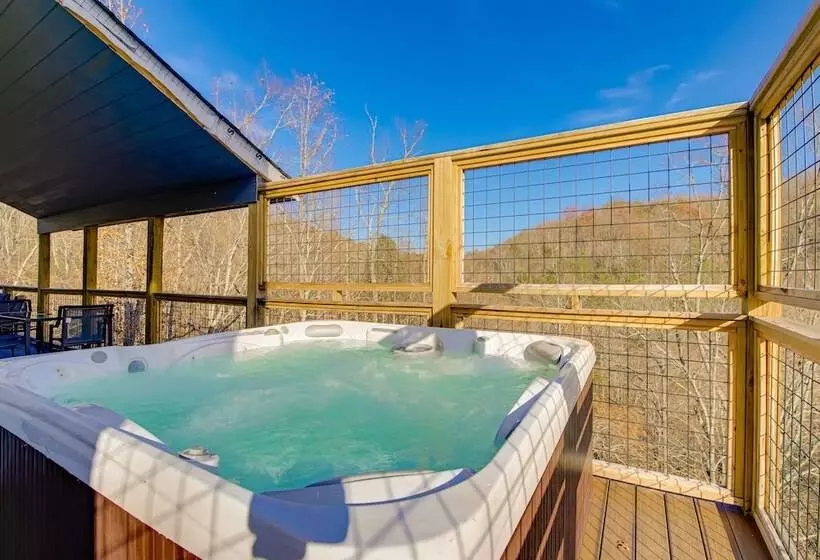 Gatlinburg Cabin W/ Game Room, Hot Tub & Mtn Views