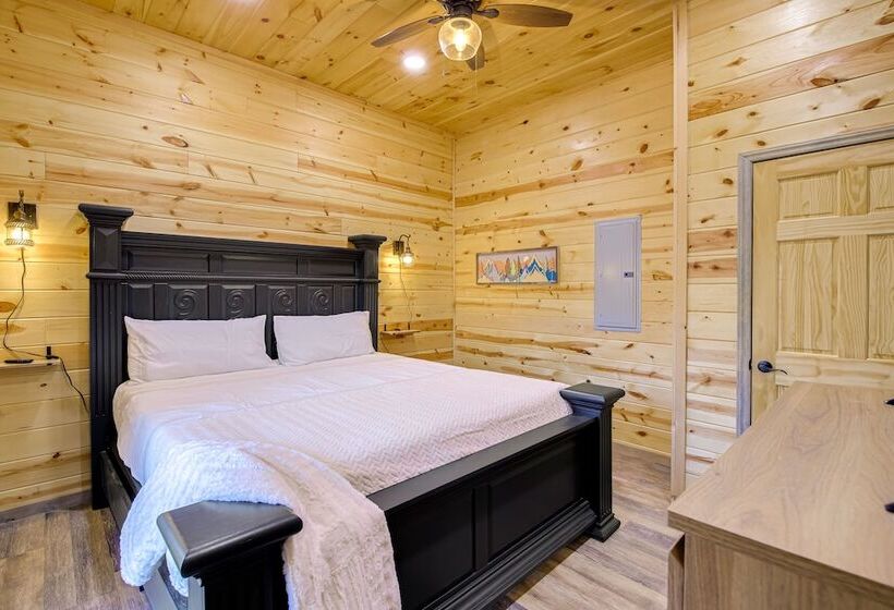 Gatlinburg Cabin W/ Game Room, Hot Tub & Mtn Views