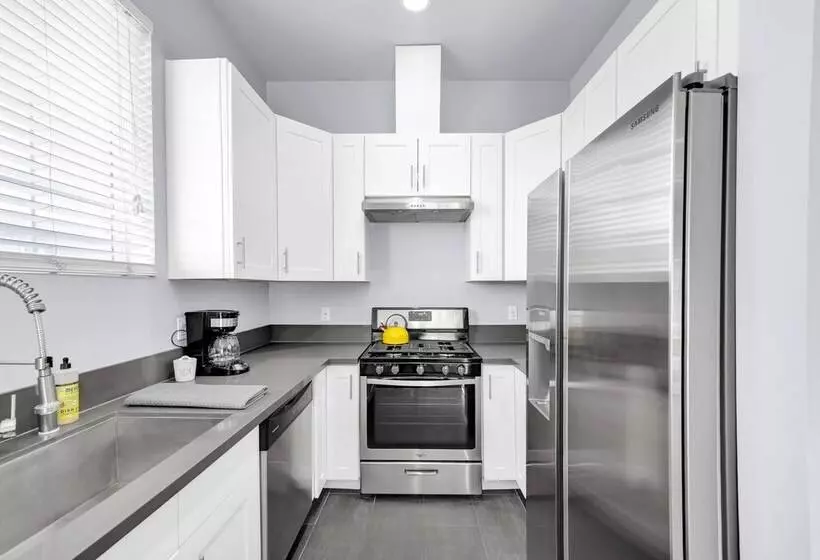 Hinds By Avantstay Duplex In North Hollywood