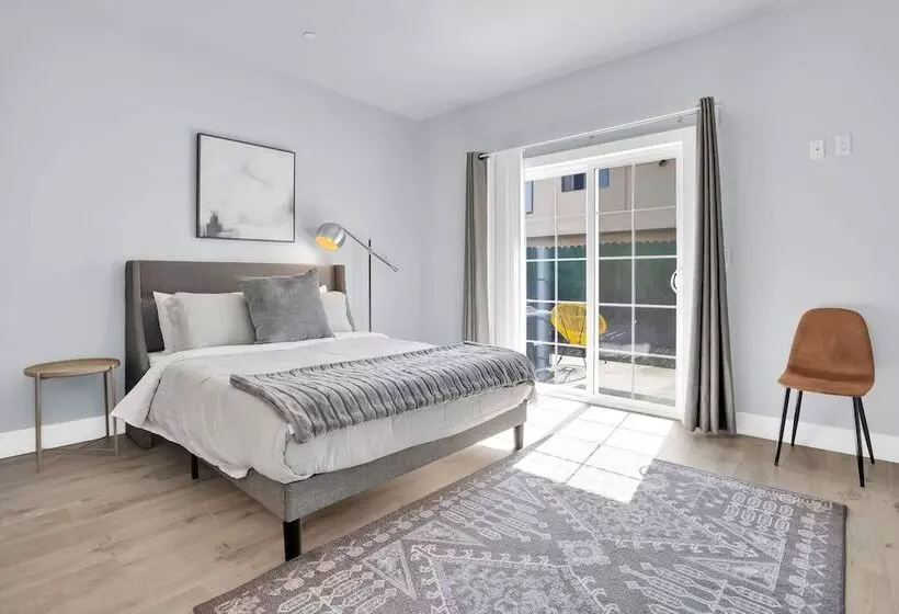 Hinds By Avantstay Duplex In North Hollywood