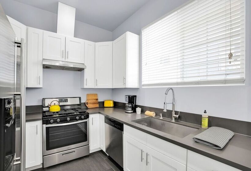 Hinds By Avantstay Duplex In North Hollywood